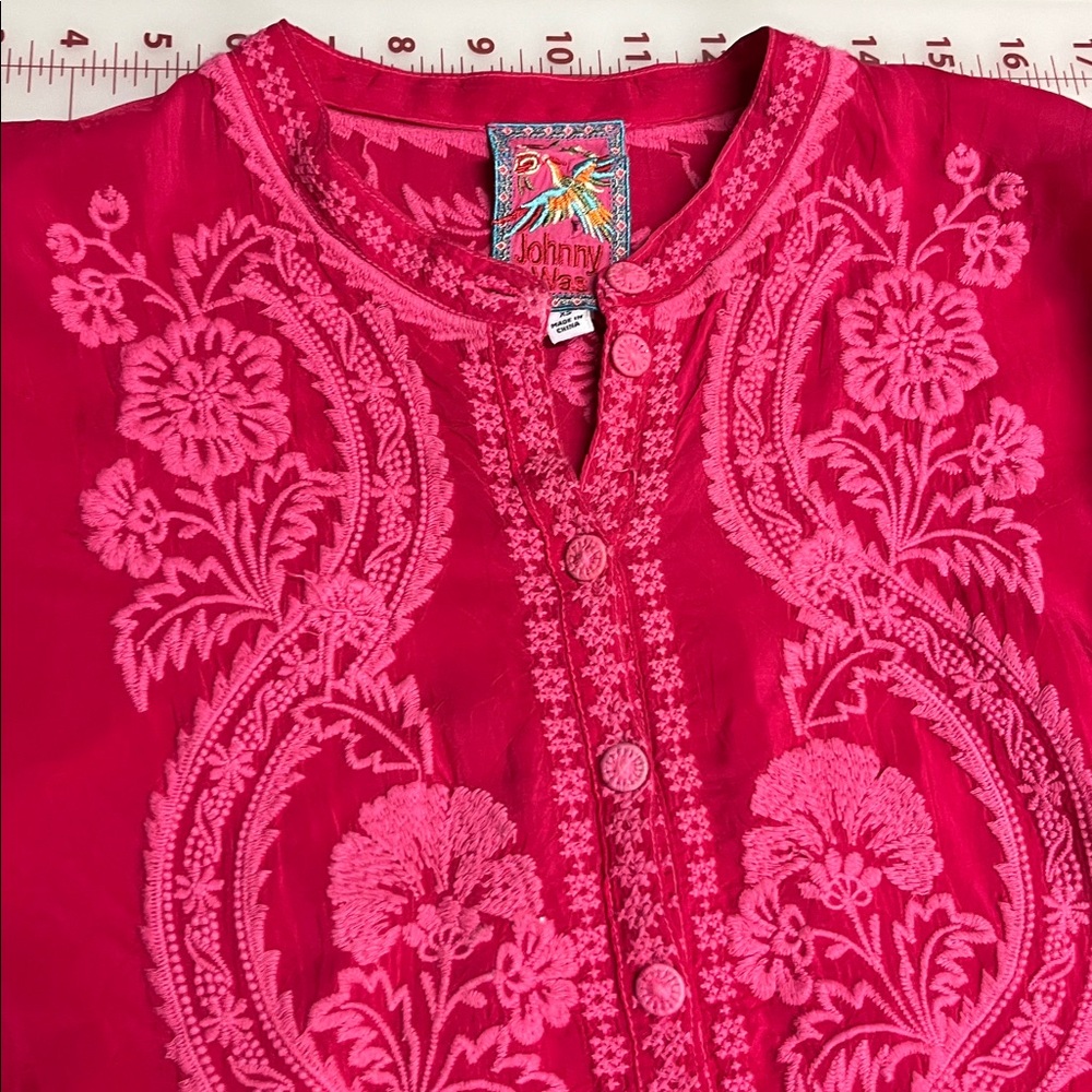 JOHNNY WAS "Midge" Boho Resort Wear Hippie-Chic Magenta Floral Embroidery Top XS - Picture 9 of 16